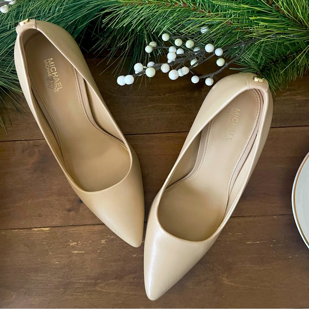 Michael Kors heel stiletto in tan- like new!